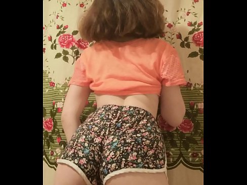 ❤️ Nena jove sexy despullant-se els pantalons curts davant la càmera ❤ Porno vk al ca.ttsex.ru ﹏