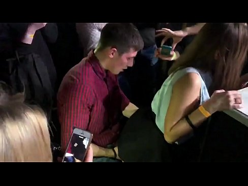 ❤️ Sexe real en una discoteca russa. Noia russa de 18 anys a l'anus i la vagina follada en una discoteca ❤ Porno vk al ca.ttsex.ru ﹏